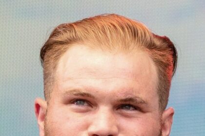 zach bryan bio and photo