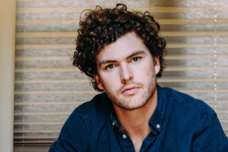 Vance Joy biography and picture